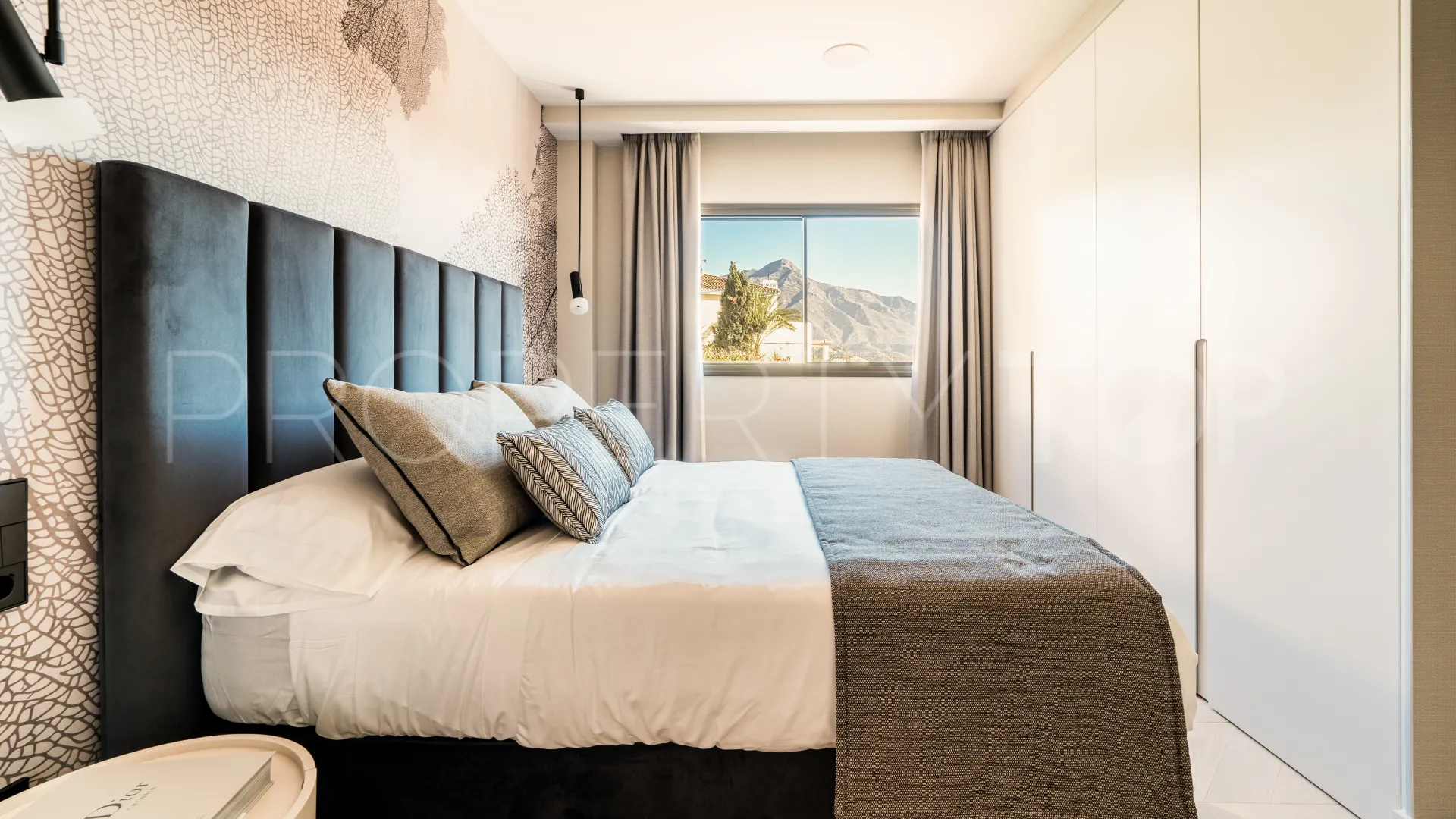 For sale 4 bedrooms apartment in Les Belvederes