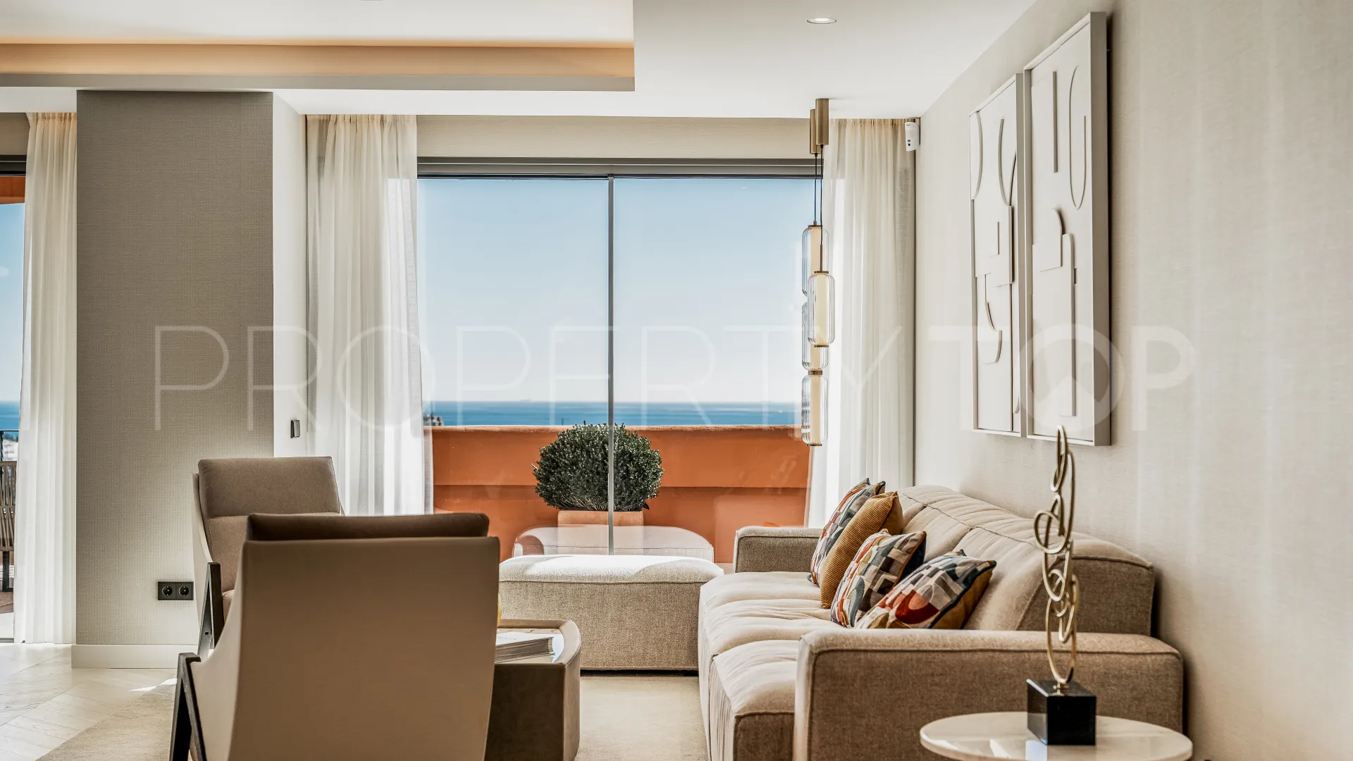 For sale 4 bedrooms apartment in Les Belvederes