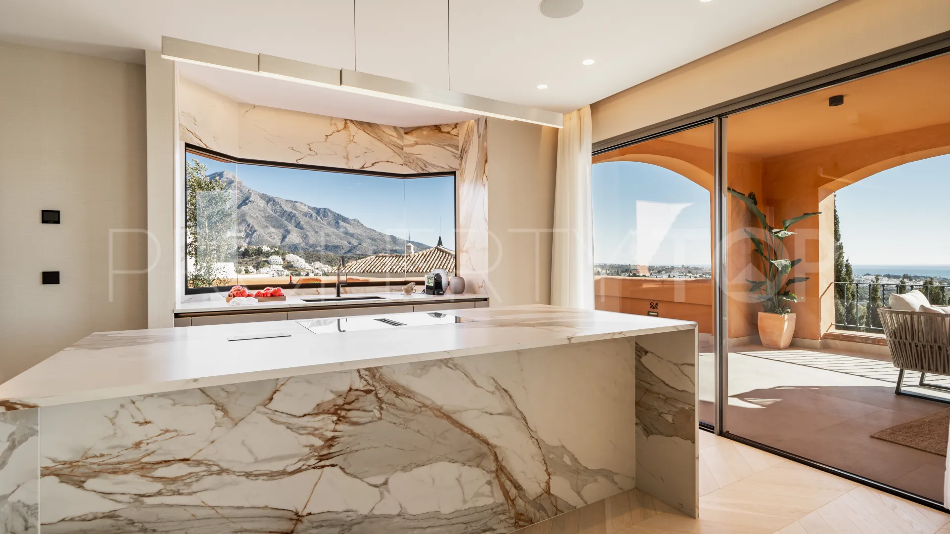 For sale 4 bedrooms apartment in Les Belvederes