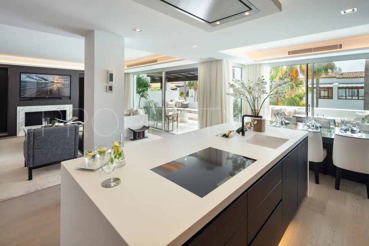 Penthouse with 4 bedrooms for sale in Puente Romano