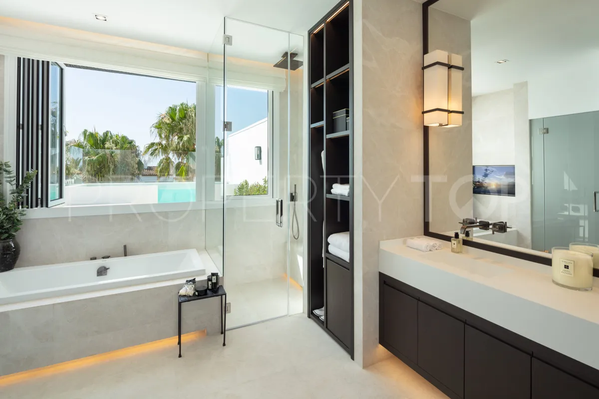 Penthouse with 4 bedrooms for sale in Puente Romano