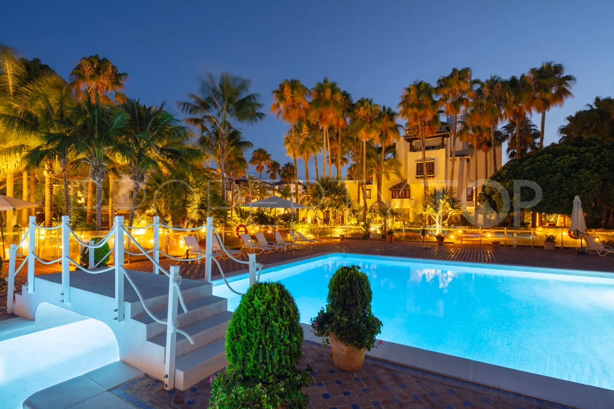 Penthouse with 4 bedrooms for sale in Puente Romano