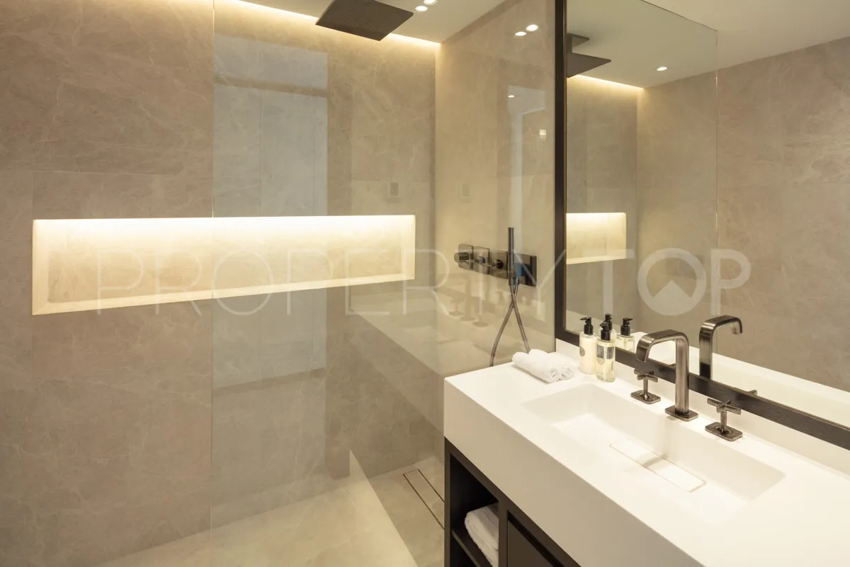Penthouse with 4 bedrooms for sale in Puente Romano