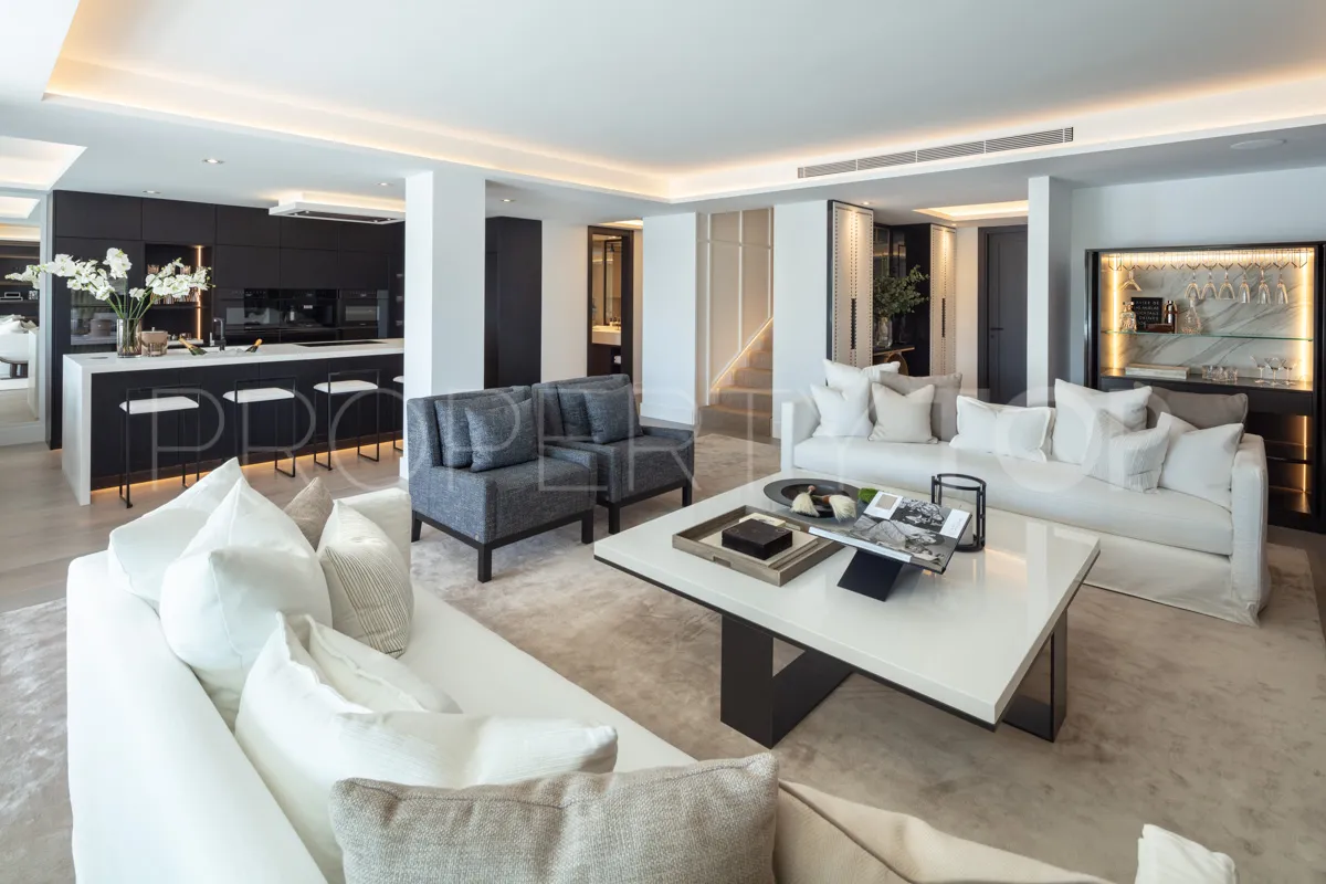 Penthouse with 4 bedrooms for sale in Puente Romano