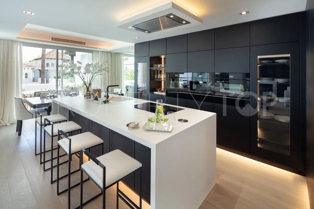 Penthouse with 4 bedrooms for sale in Puente Romano
