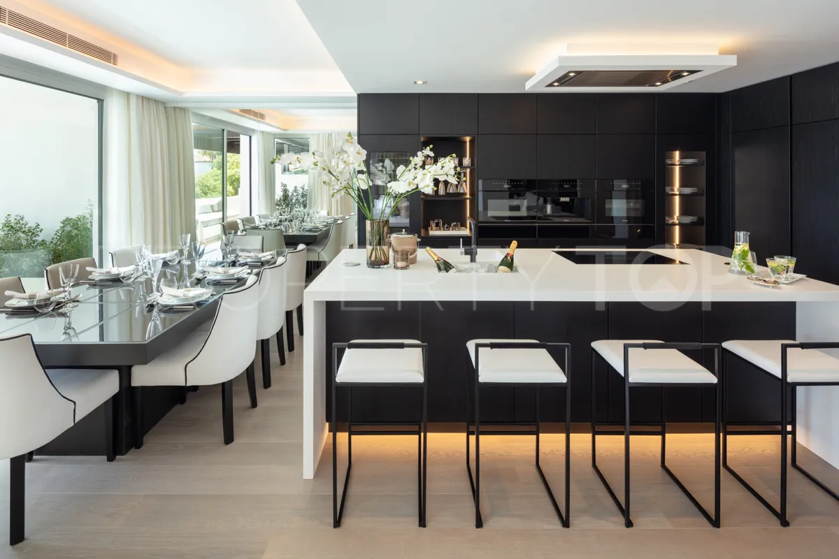 Penthouse with 4 bedrooms for sale in Puente Romano