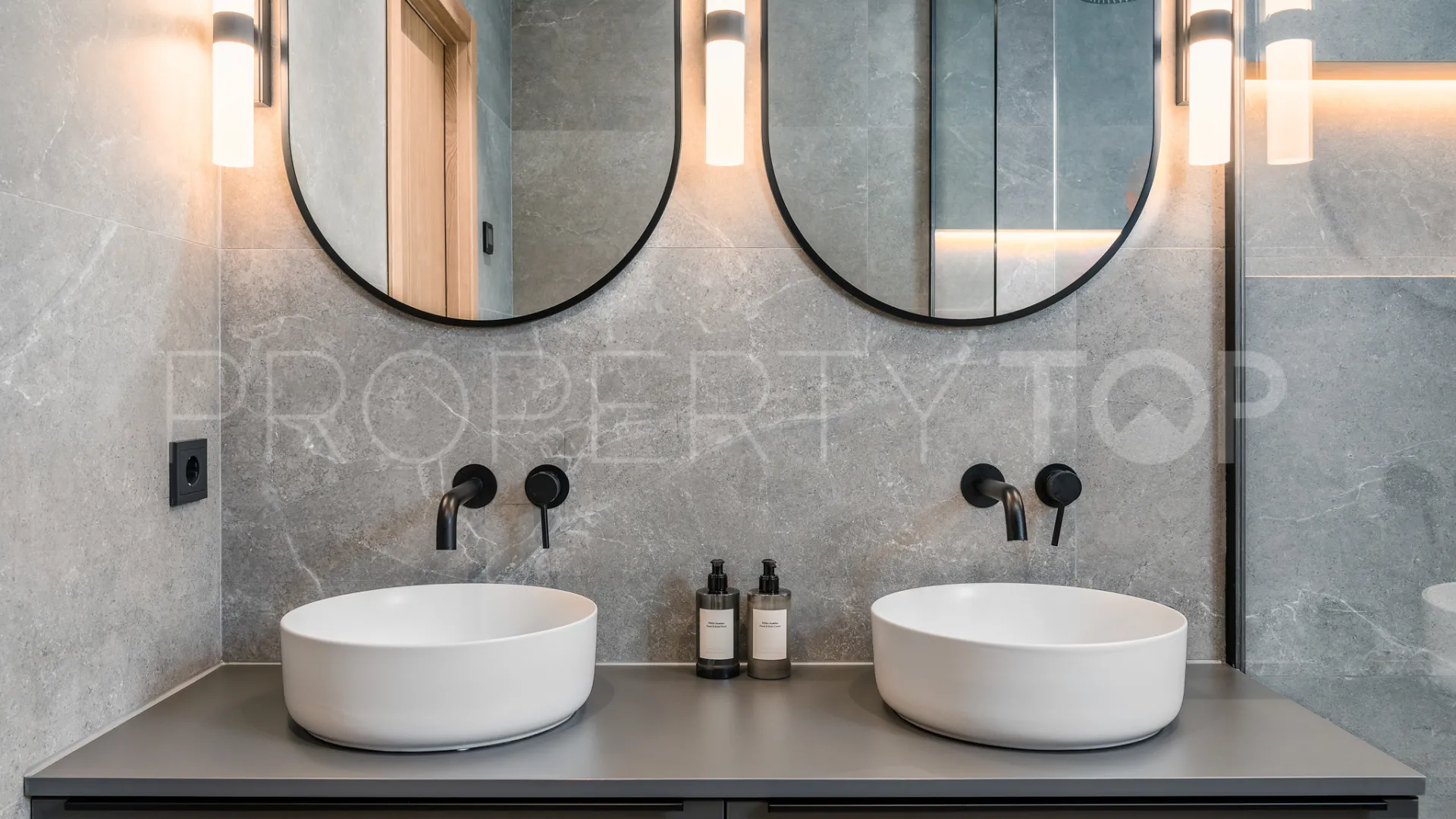 For sale La Quinta Hills duplex penthouse with 3 bedrooms