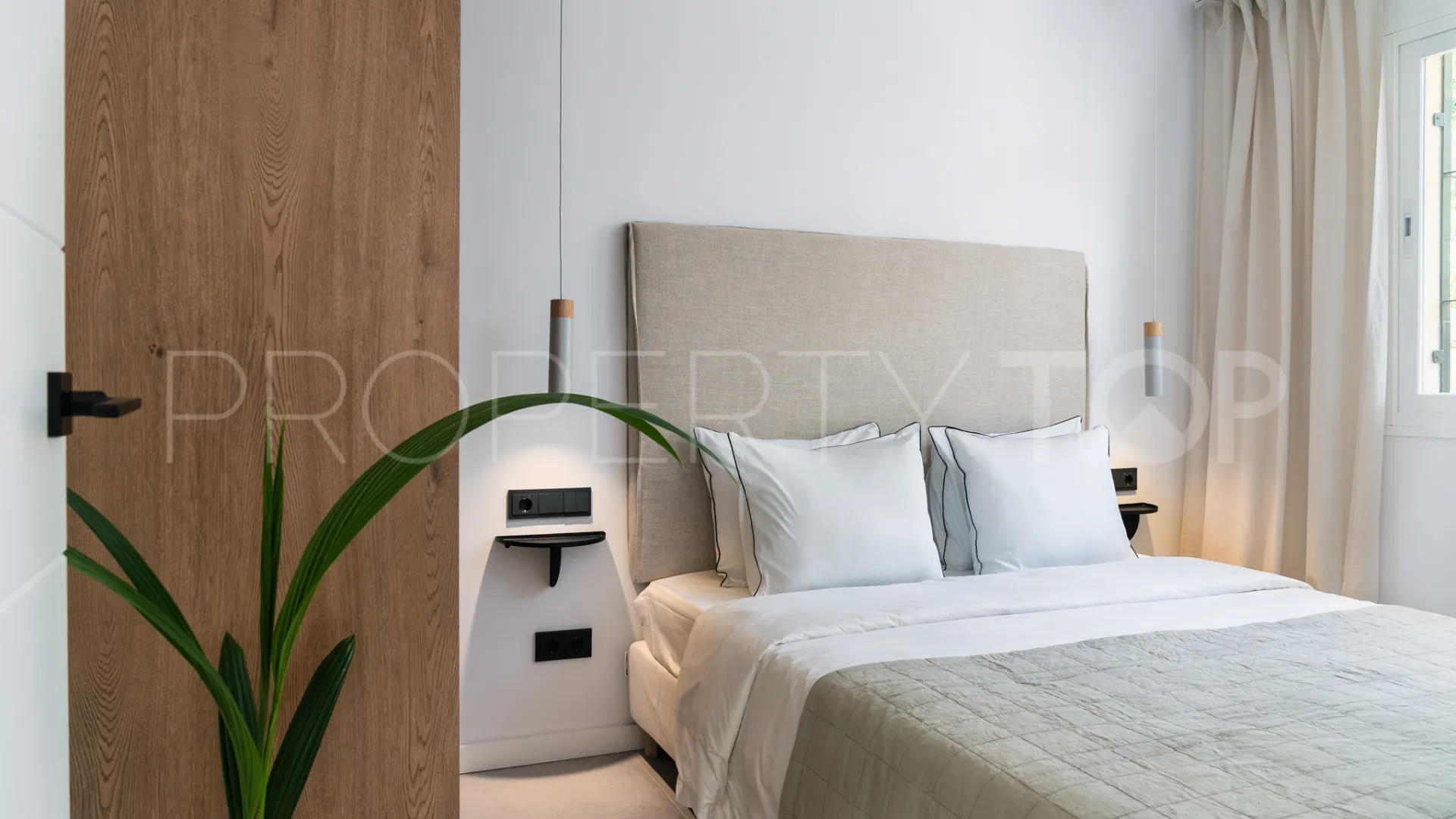 For sale La Quinta Hills duplex penthouse with 3 bedrooms