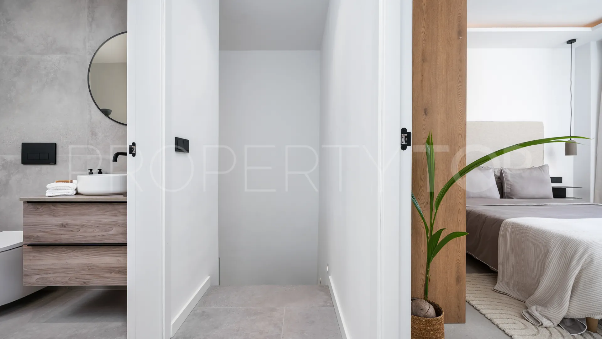 For sale La Quinta Hills duplex penthouse with 3 bedrooms