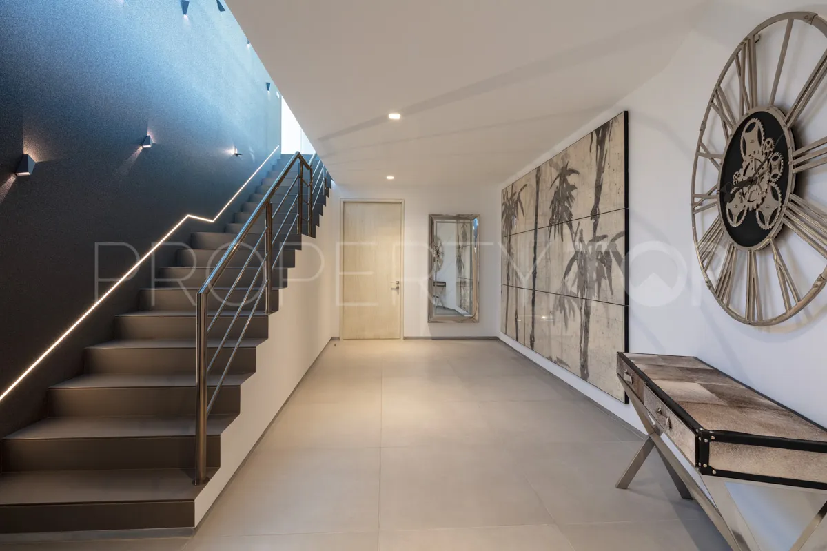 Aloha 5 bedrooms villa for sale