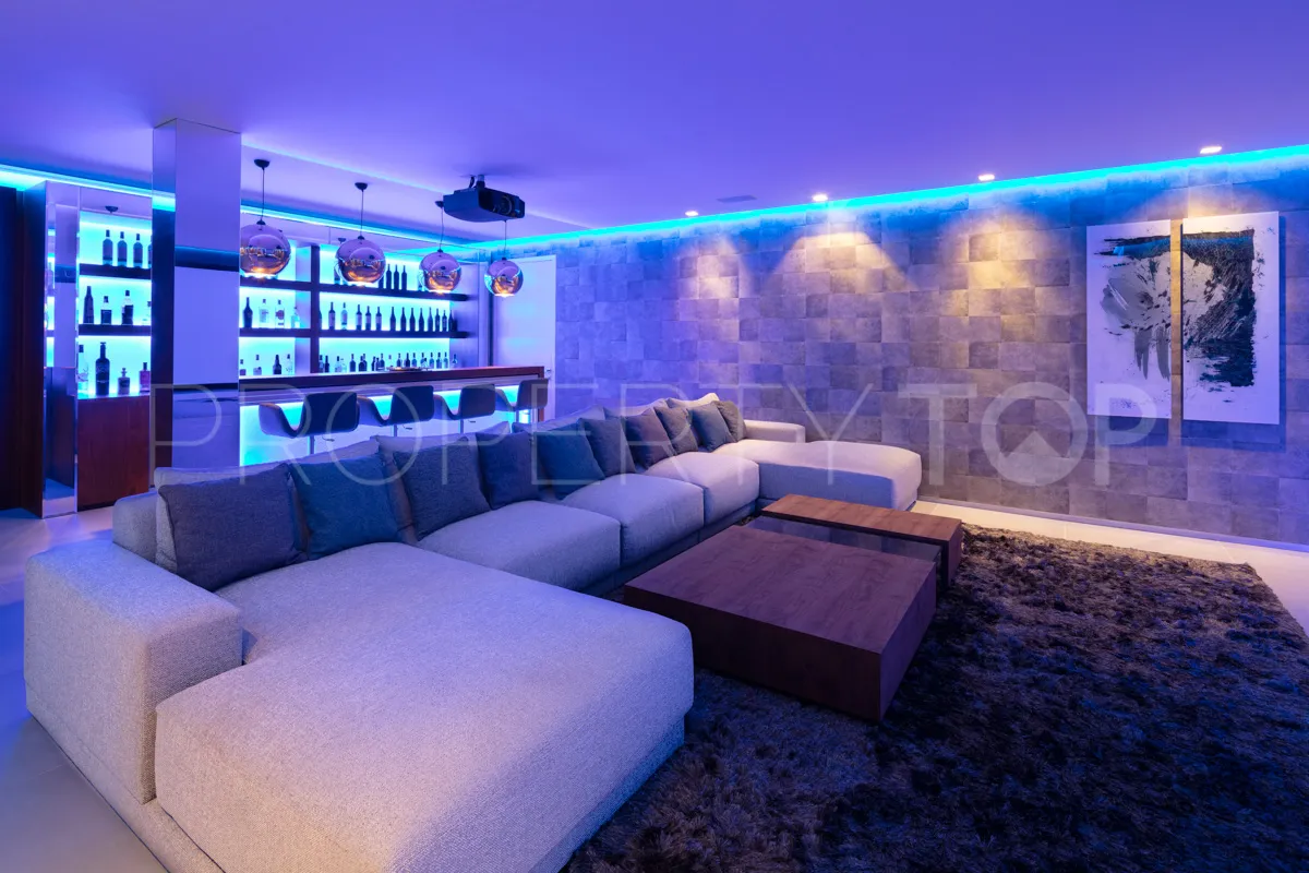 Aloha 5 bedrooms villa for sale