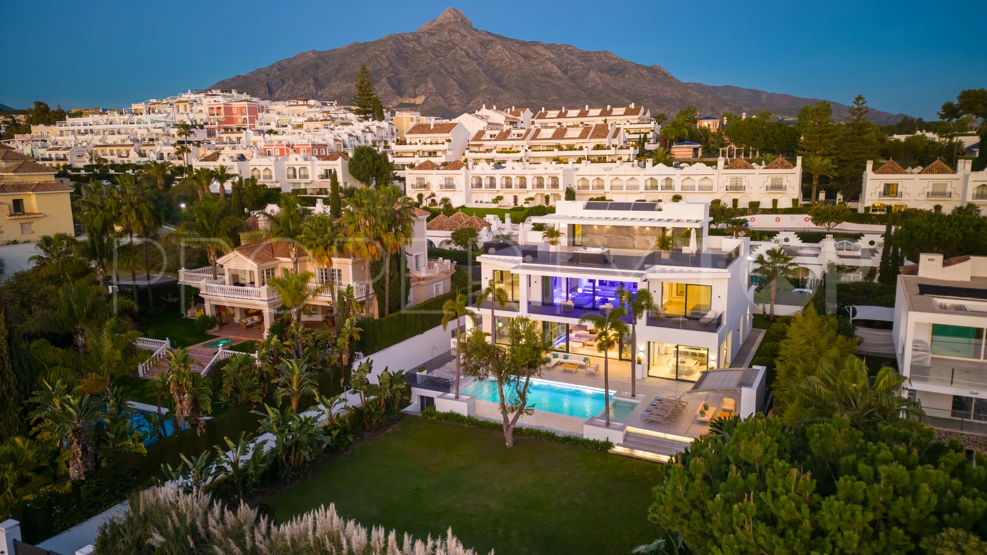 Aloha 5 bedrooms villa for sale