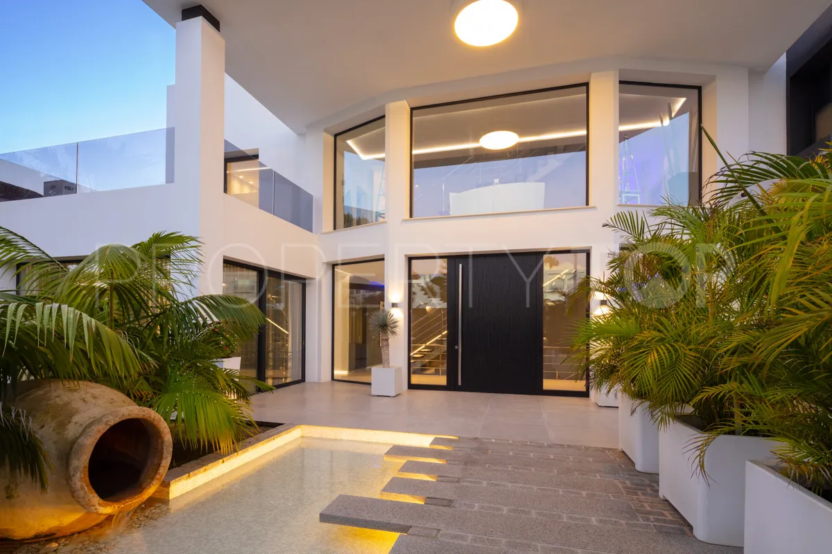Aloha 5 bedrooms villa for sale