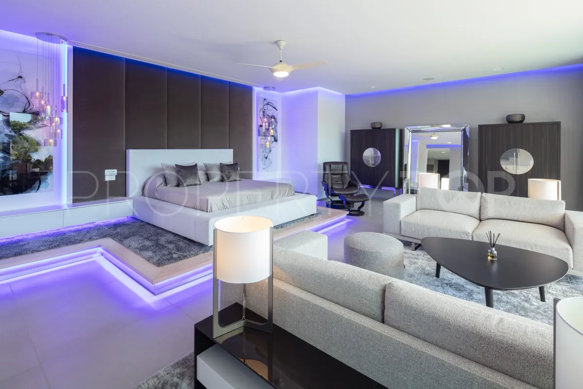 Aloha 5 bedrooms villa for sale