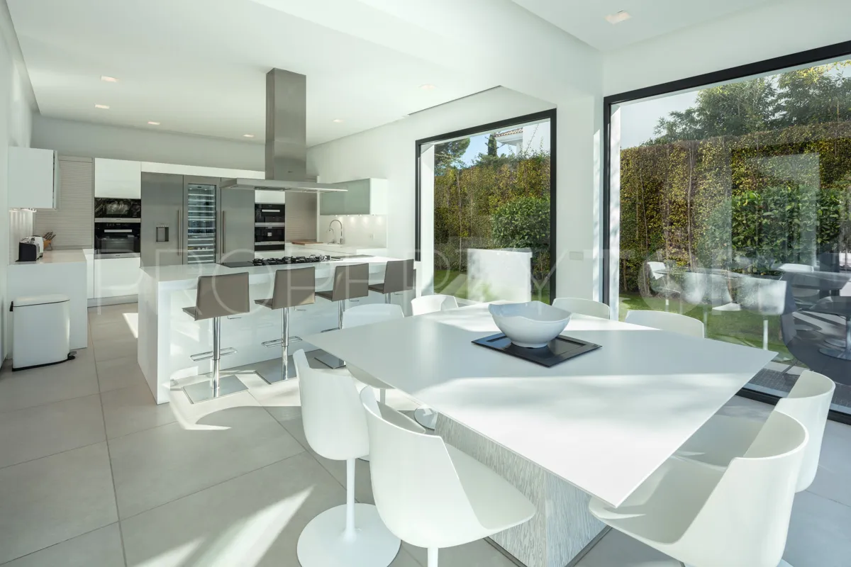 Aloha 5 bedrooms villa for sale
