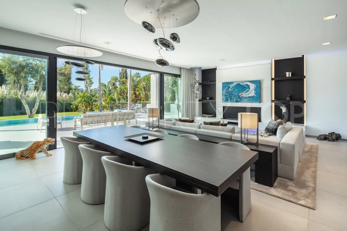 Aloha 5 bedrooms villa for sale