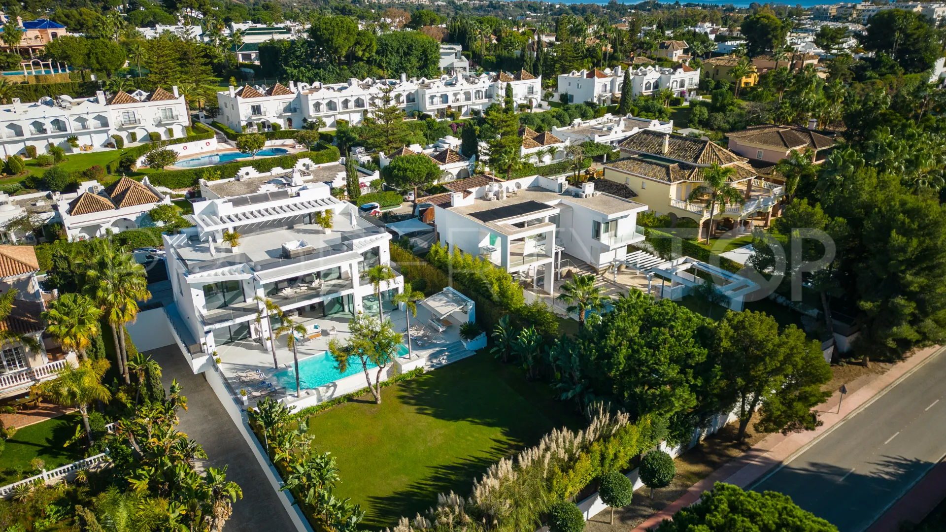 Aloha 5 bedrooms villa for sale