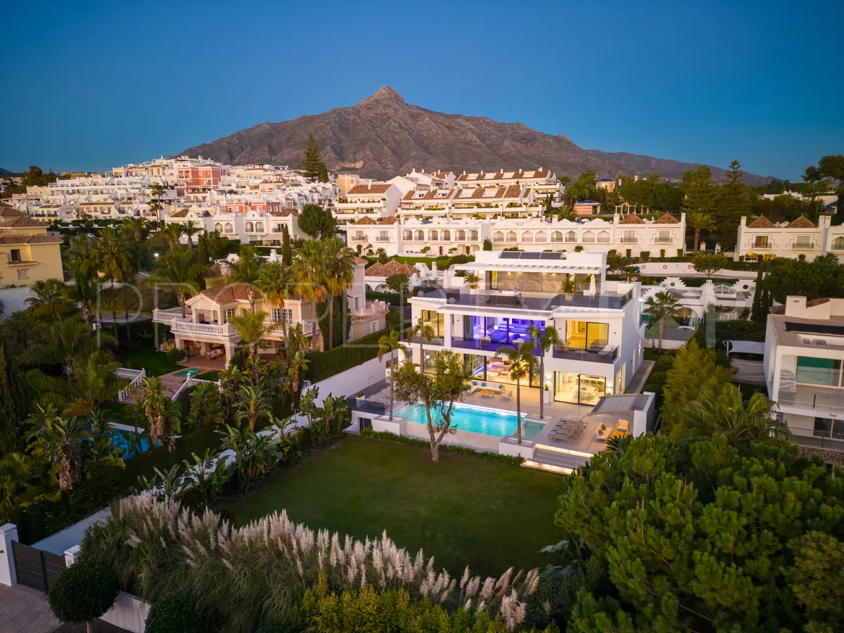 Aloha 5 bedrooms villa for sale