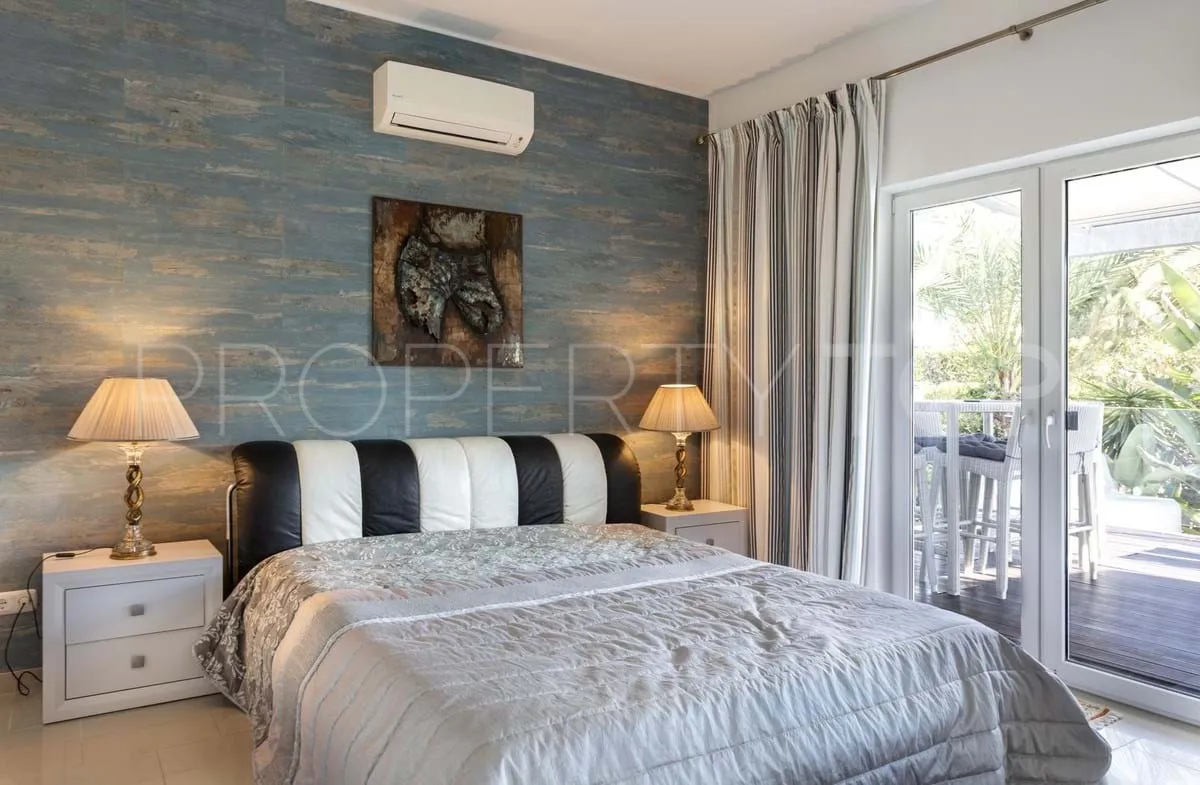 Villa for sale in Nueva Andalucia