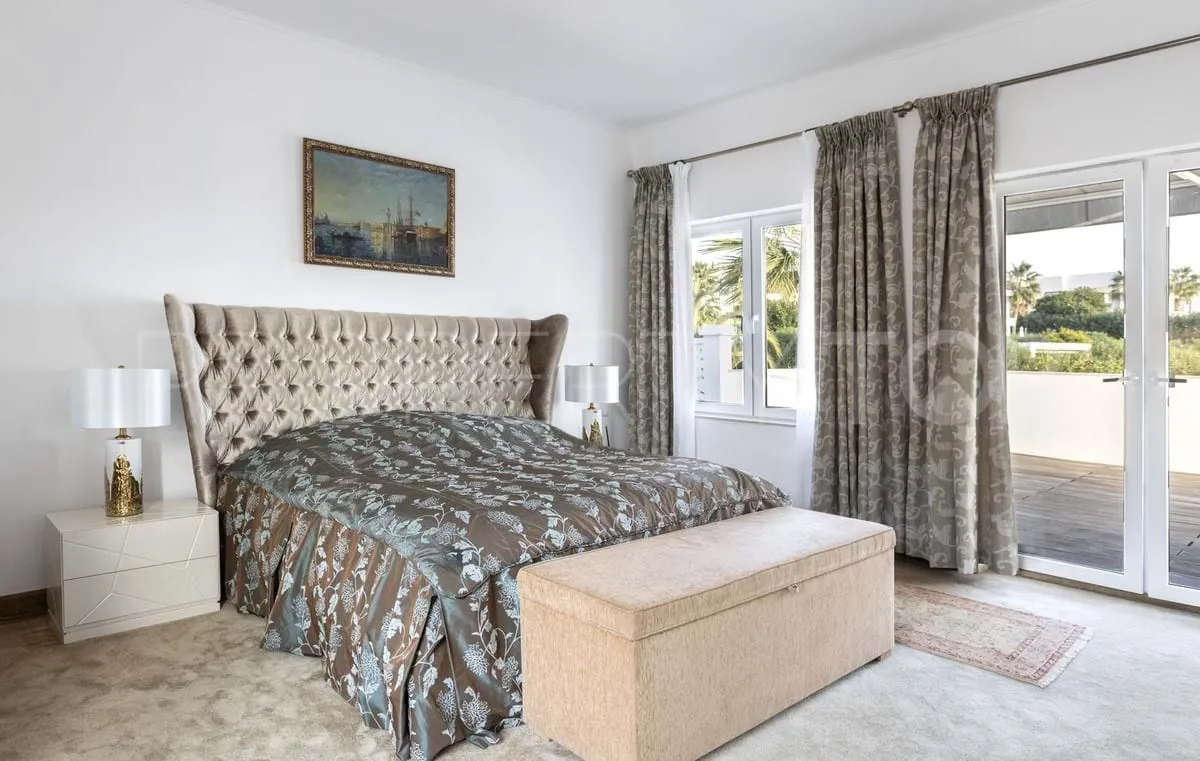 Villa for sale in Nueva Andalucia