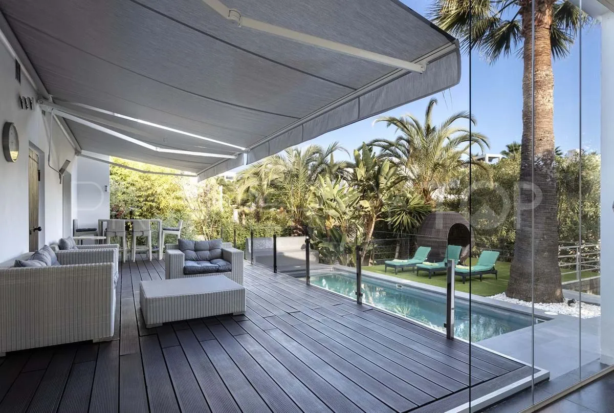 Villa for sale in Nueva Andalucia