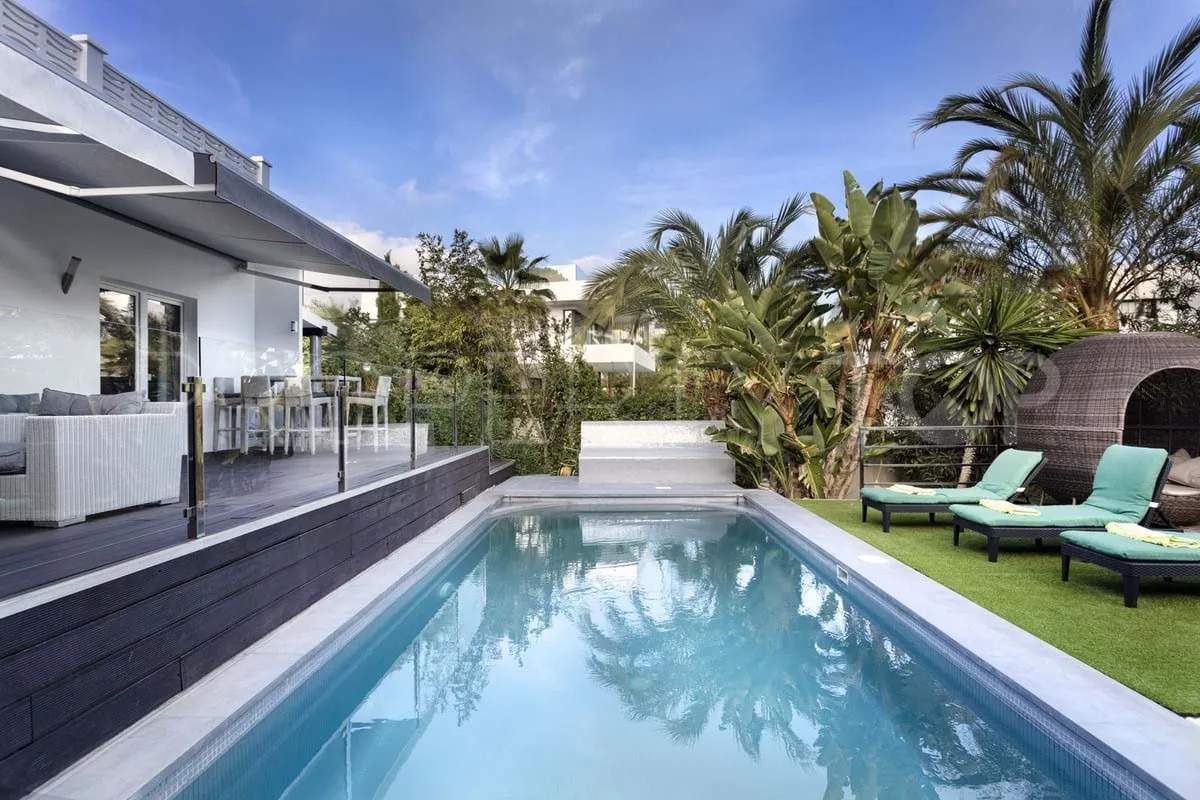 Villa for sale in Nueva Andalucia
