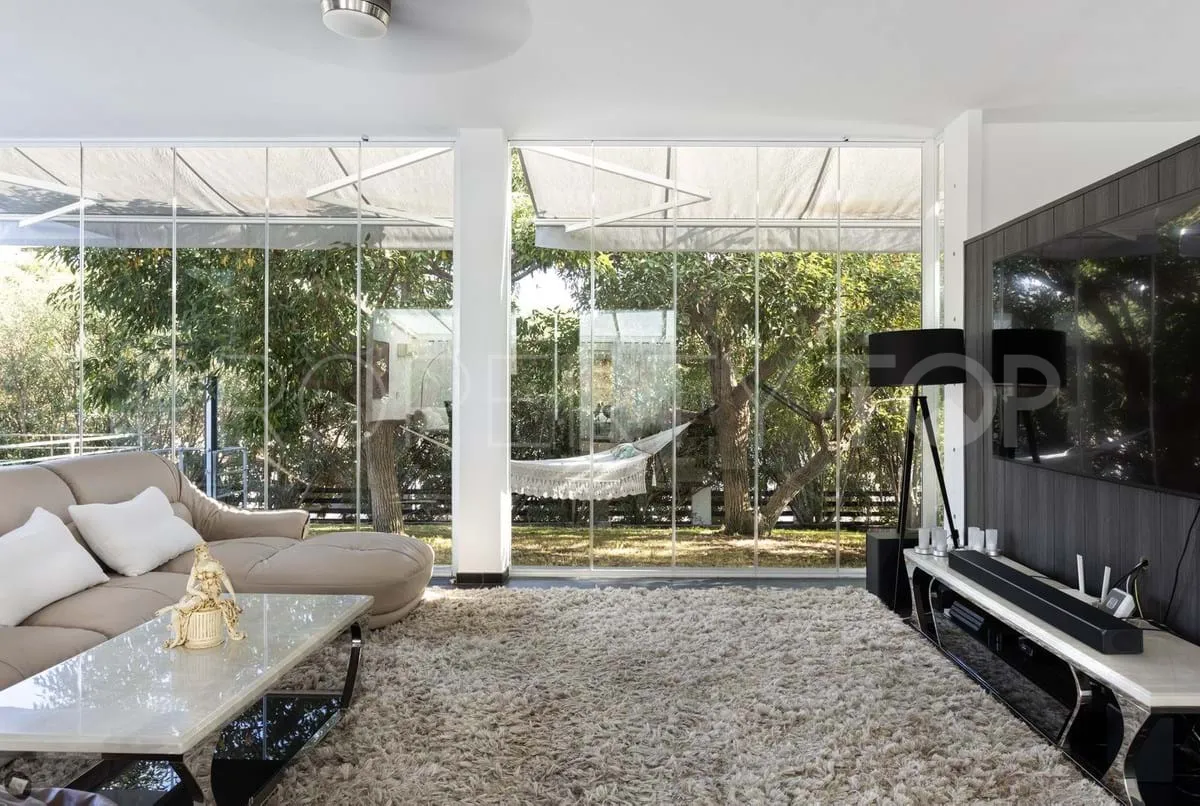 Villa for sale in Nueva Andalucia