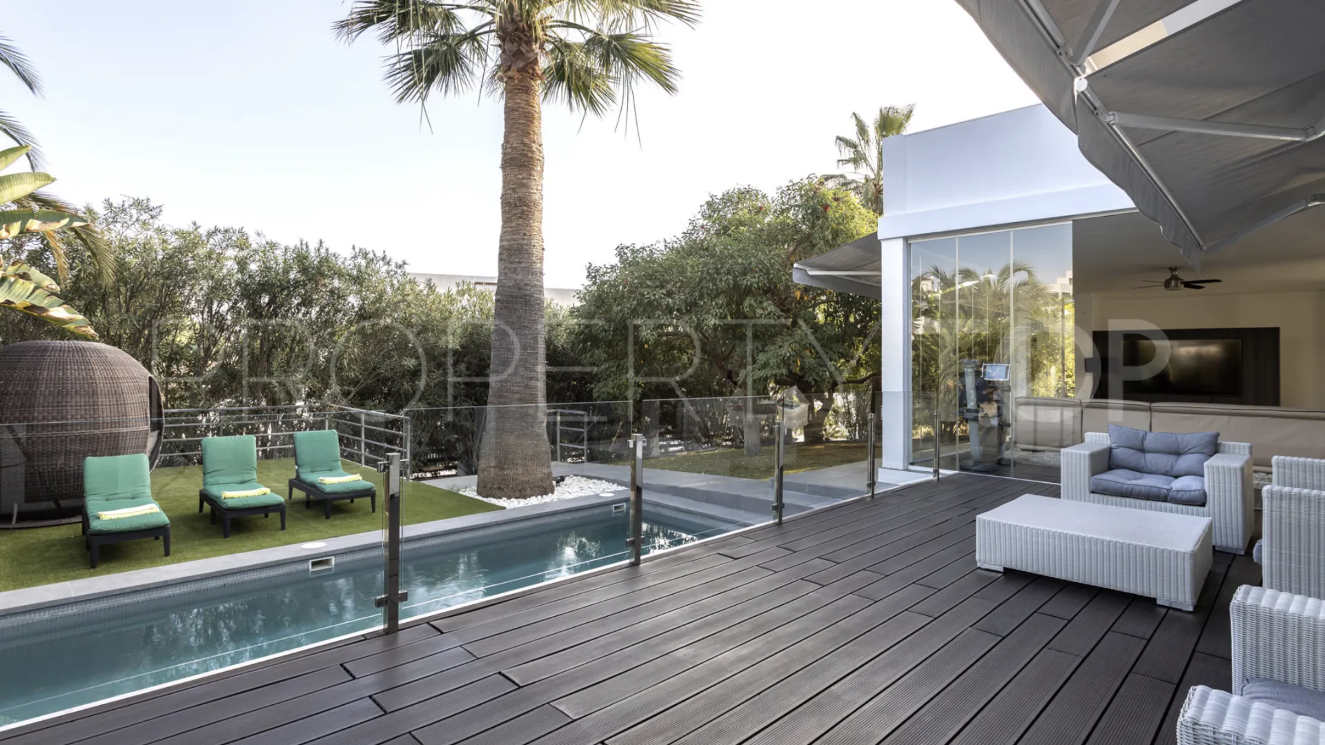 Villa for sale in Nueva Andalucia