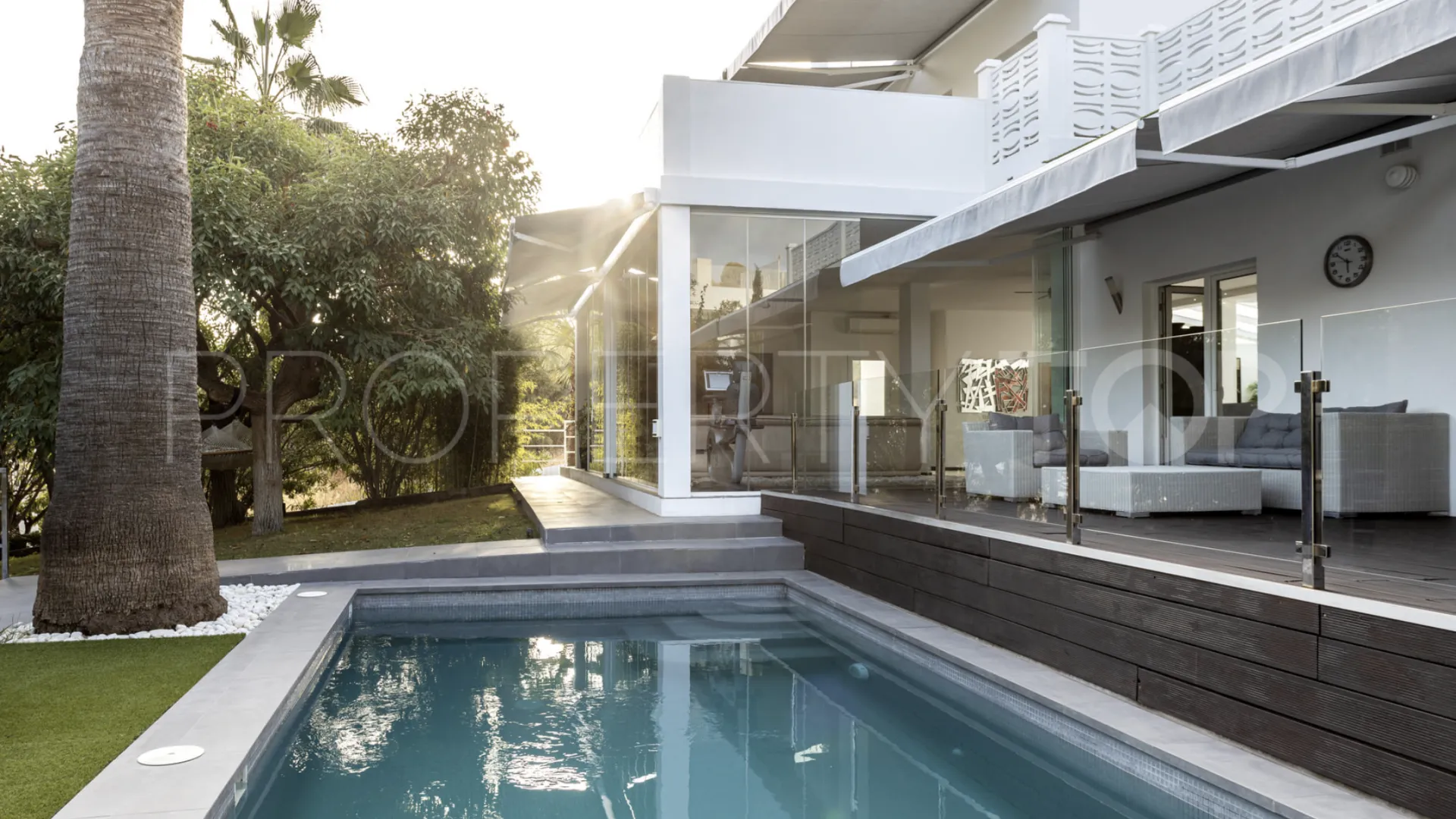 Villa for sale in Nueva Andalucia