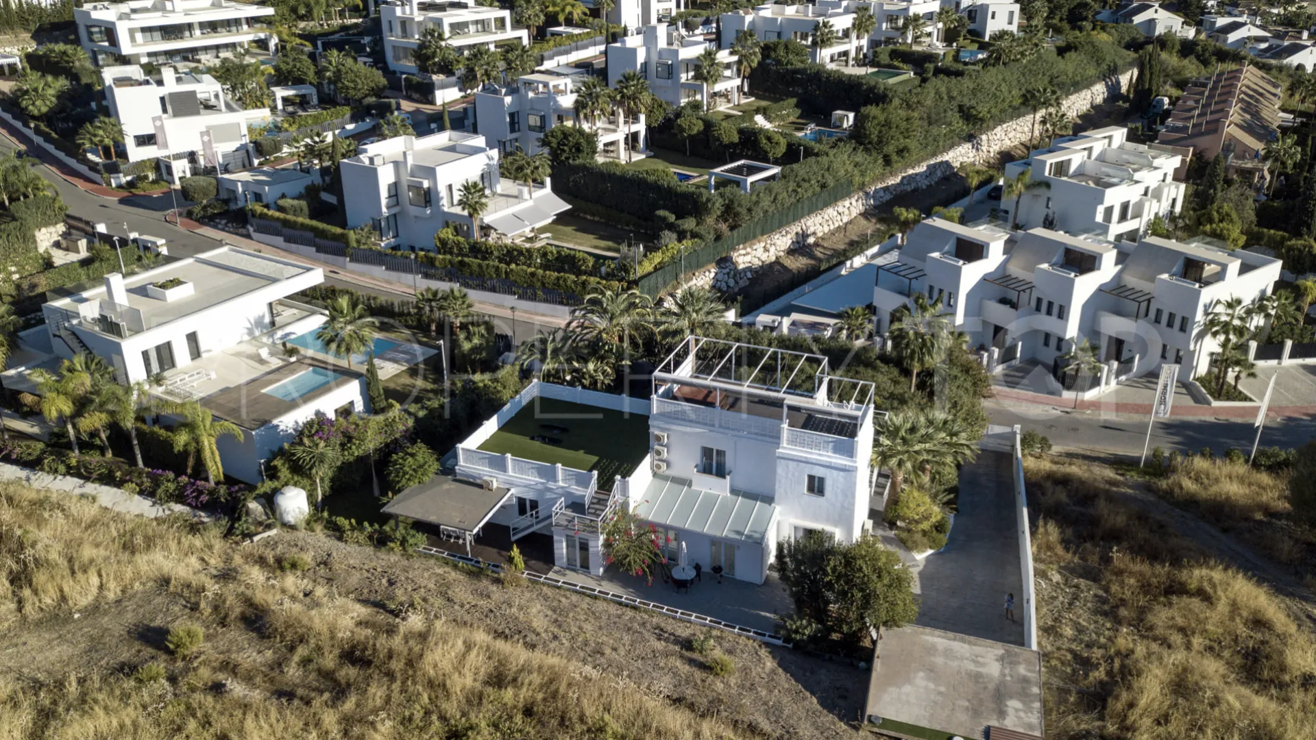 Villa for sale in Nueva Andalucia