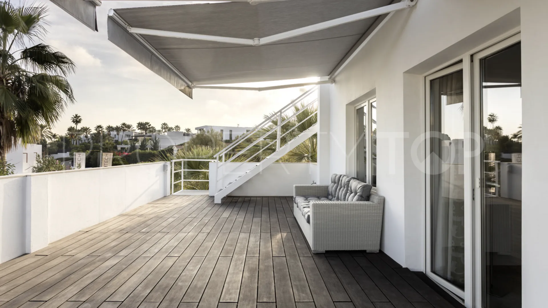 Villa for sale in Nueva Andalucia