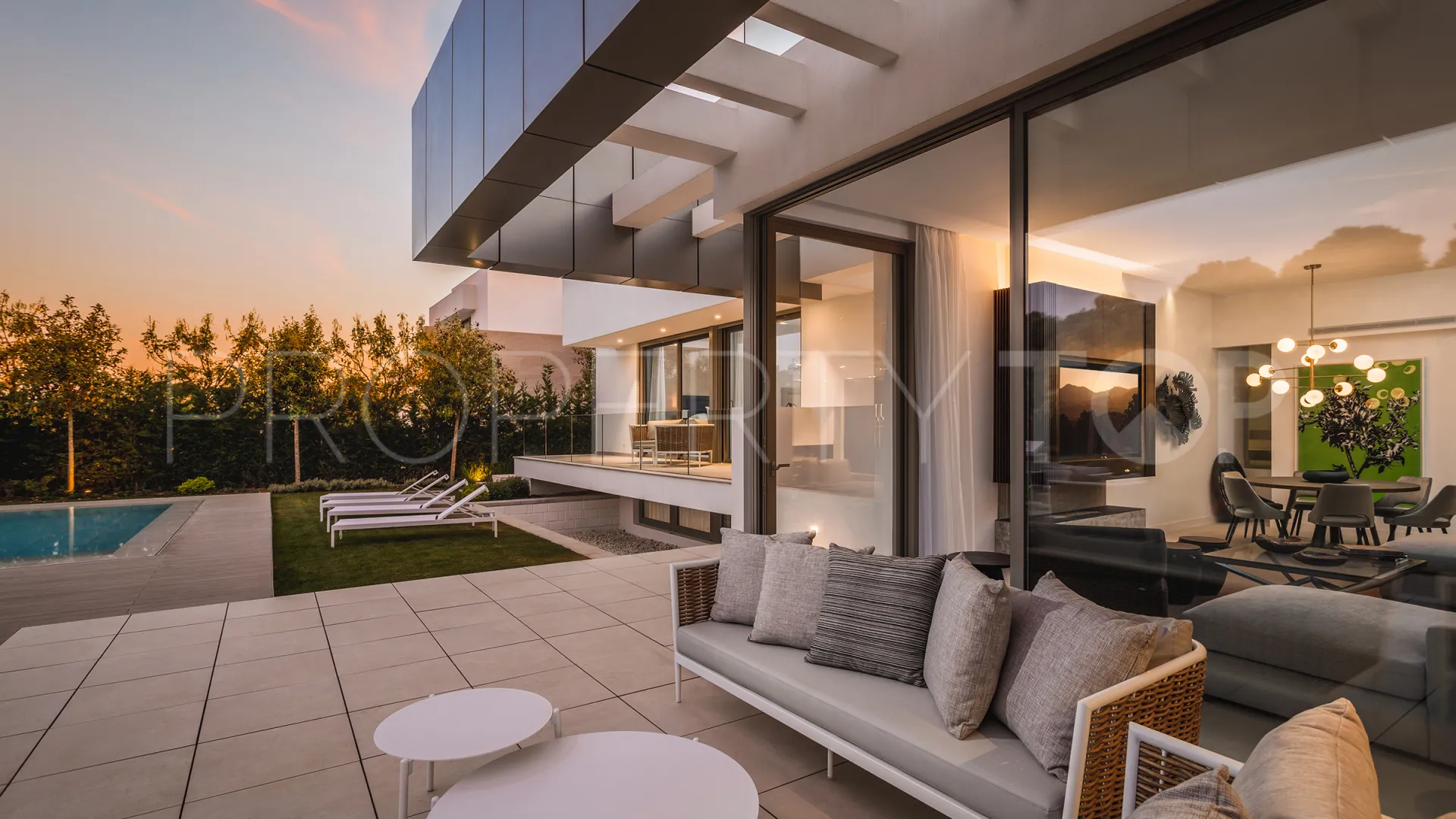 Villa de 4 dormitorios a la venta en El Paraiso