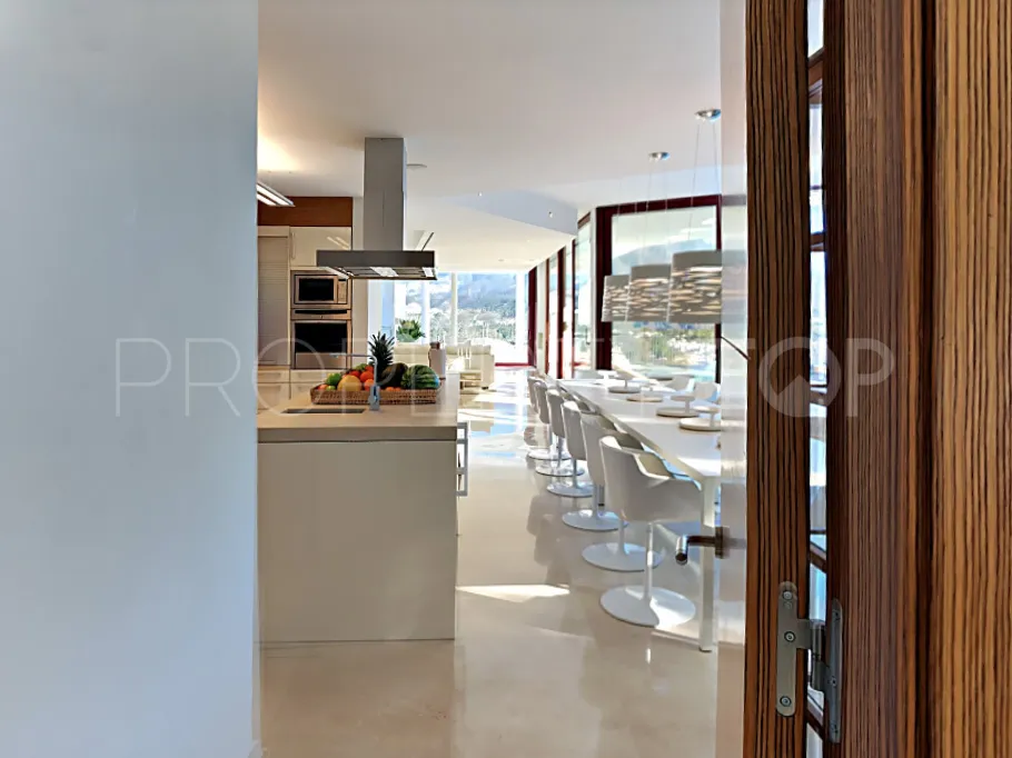 Villa with 7 bedrooms for sale in Nueva Andalucia