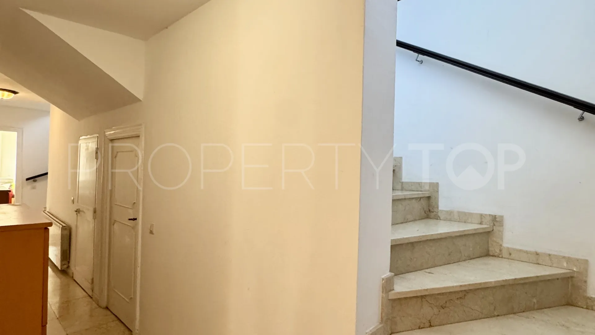 Villa for sale in Nueva Andalucia with 9 bedrooms