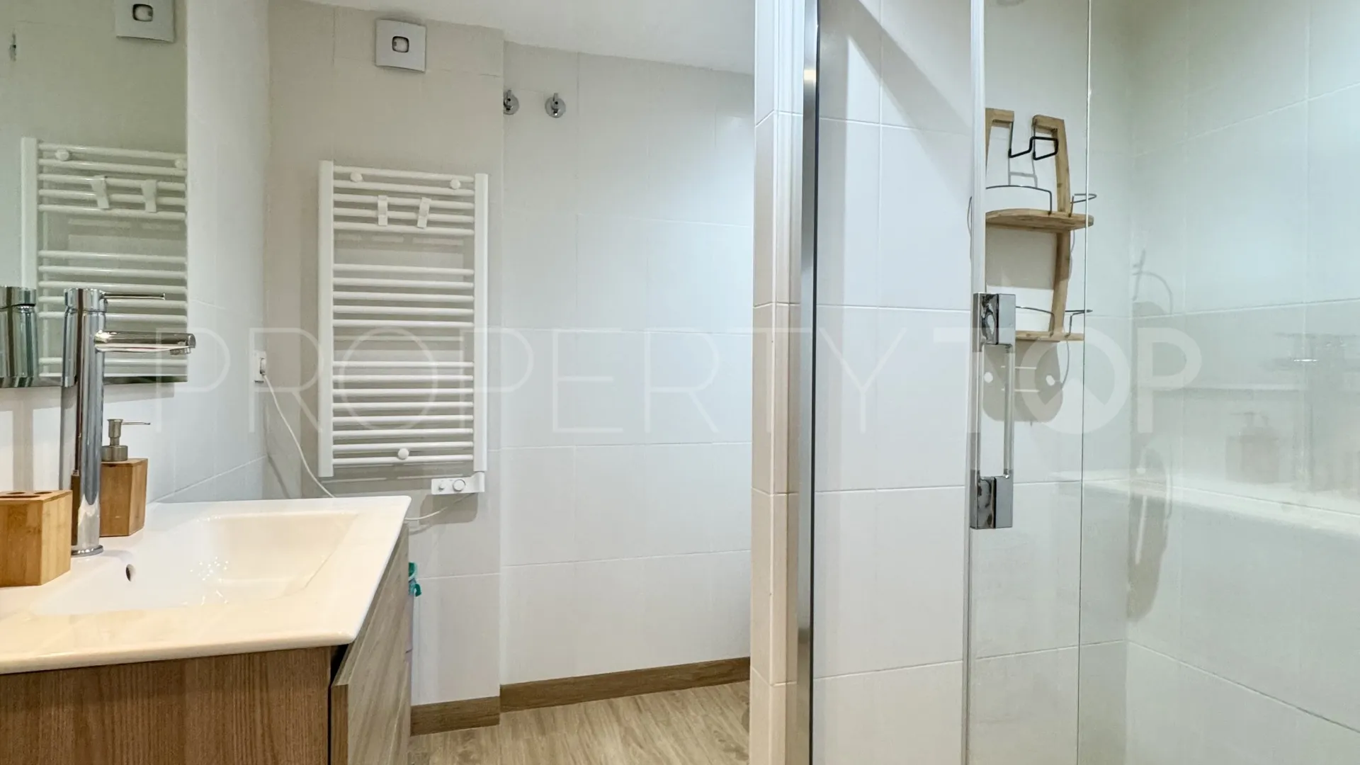 Villa for sale in Nueva Andalucia with 9 bedrooms