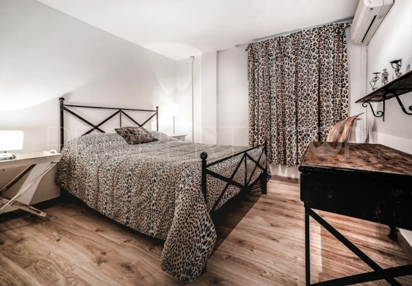 Villa for sale in Nueva Andalucia with 9 bedrooms
