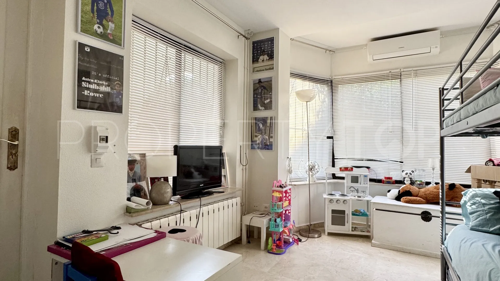 Villa for sale in Nueva Andalucia with 9 bedrooms