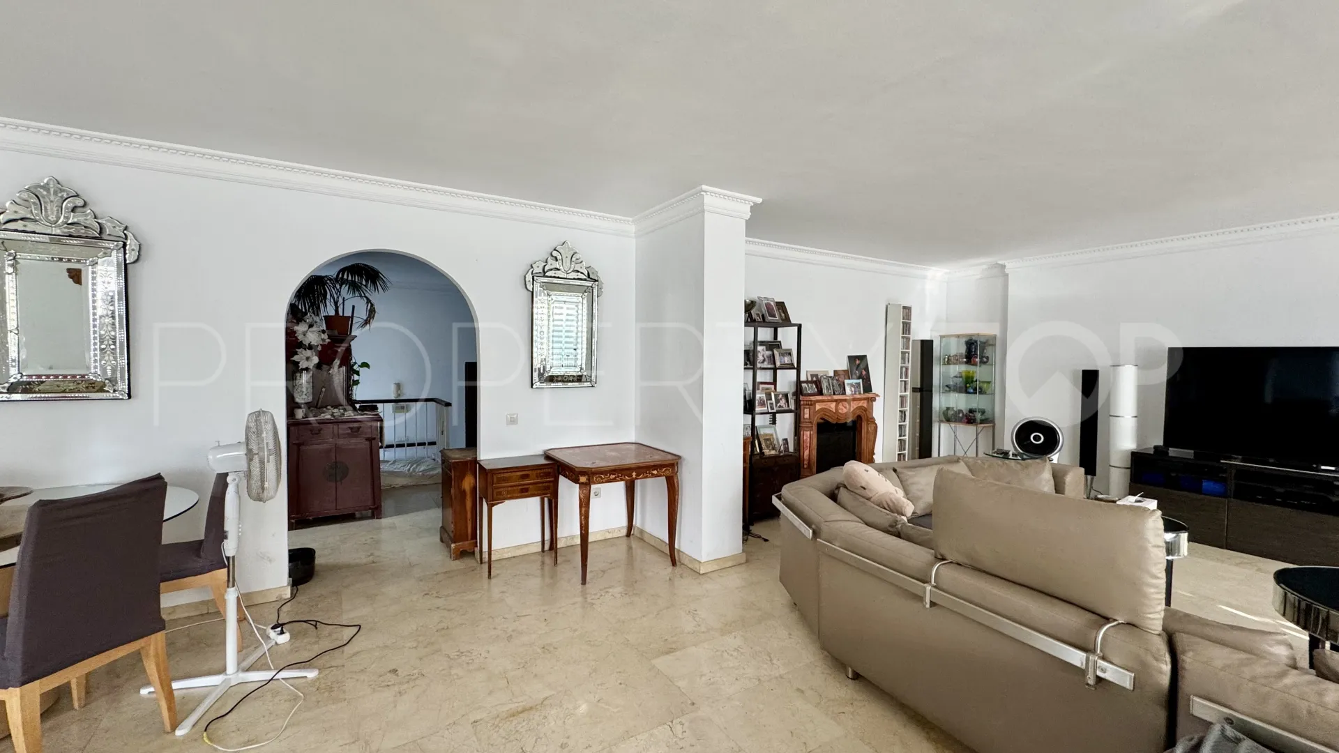 Villa for sale in Nueva Andalucia with 9 bedrooms
