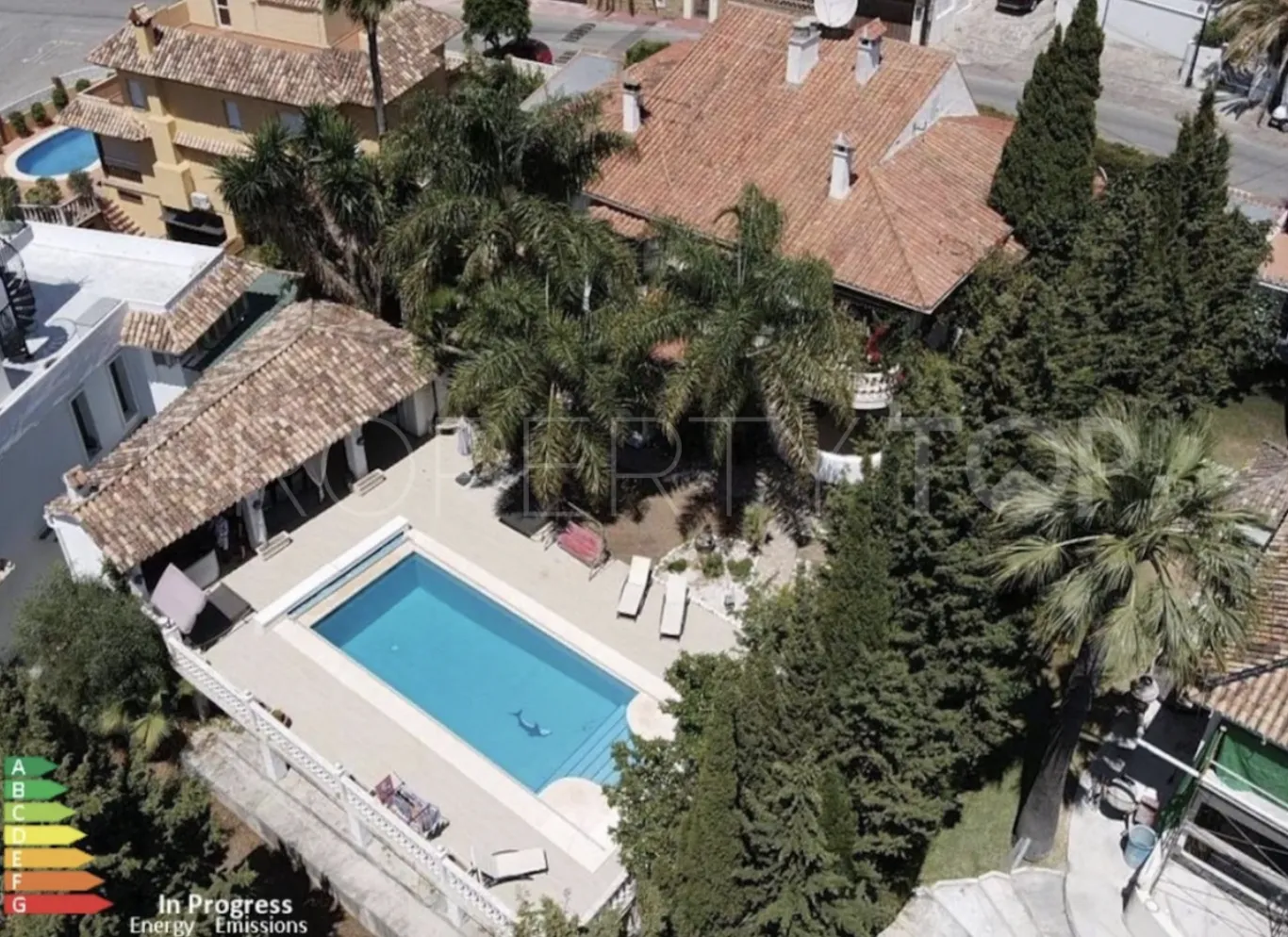 Villa for sale in Nueva Andalucia with 9 bedrooms
