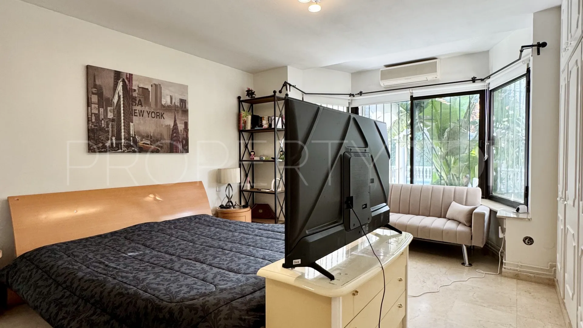 Villa for sale in Nueva Andalucia with 9 bedrooms