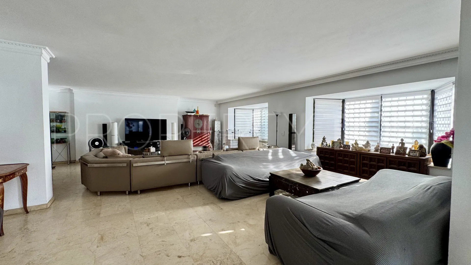 Villa for sale in Nueva Andalucia with 9 bedrooms