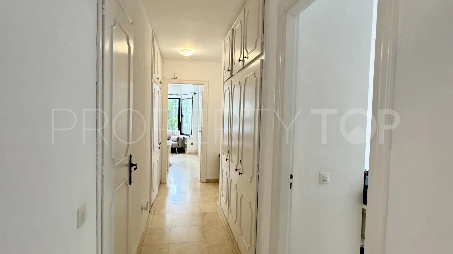Villa for sale in Nueva Andalucia with 9 bedrooms