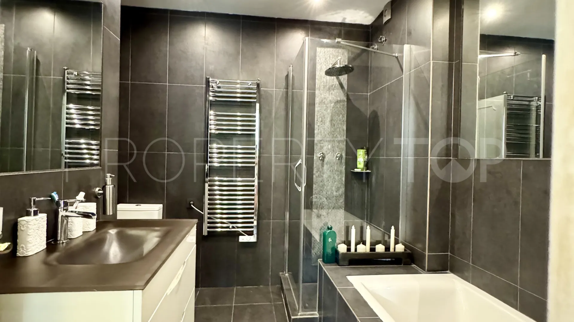 Villa for sale in Nueva Andalucia with 9 bedrooms