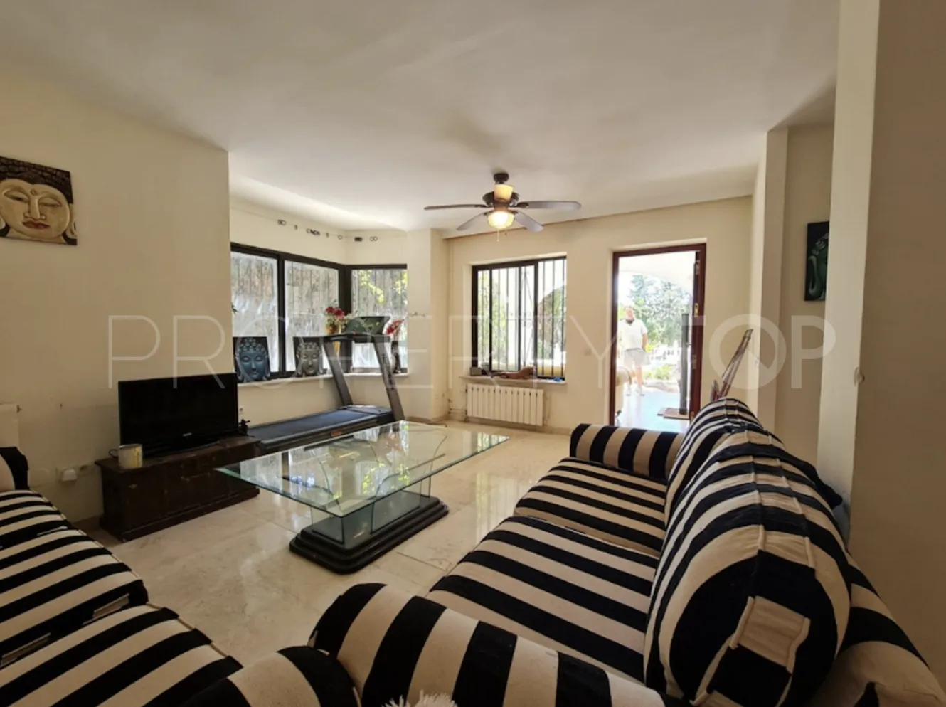 Villa for sale in Nueva Andalucia with 9 bedrooms