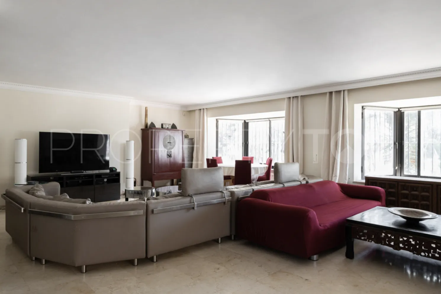 Villa for sale in Nueva Andalucia with 9 bedrooms