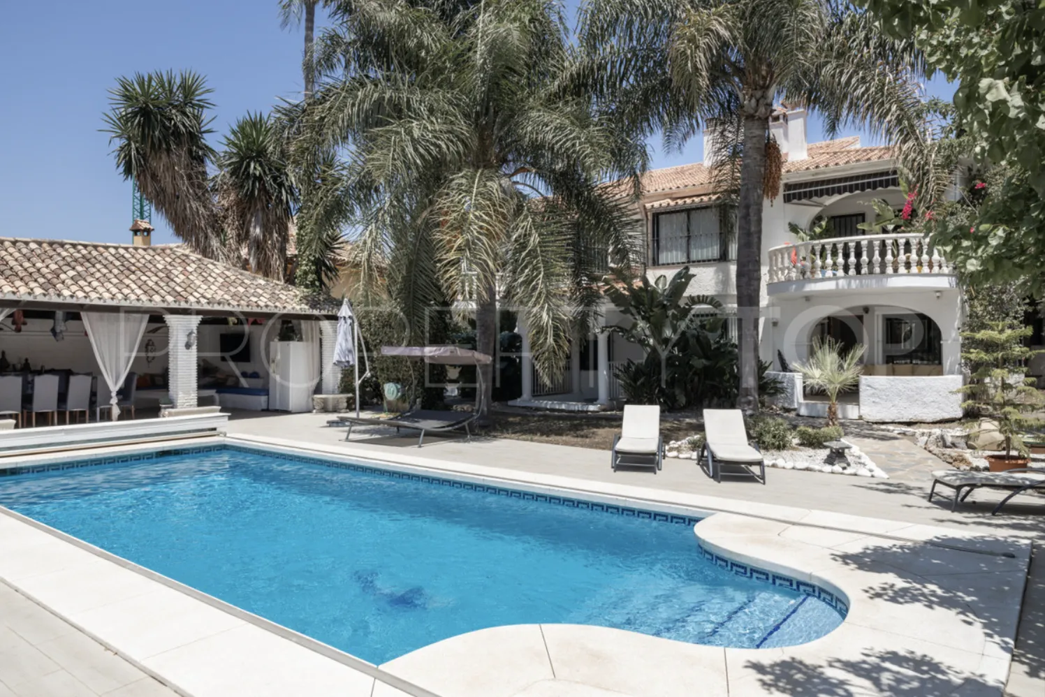 Villa for sale in Nueva Andalucia with 9 bedrooms
