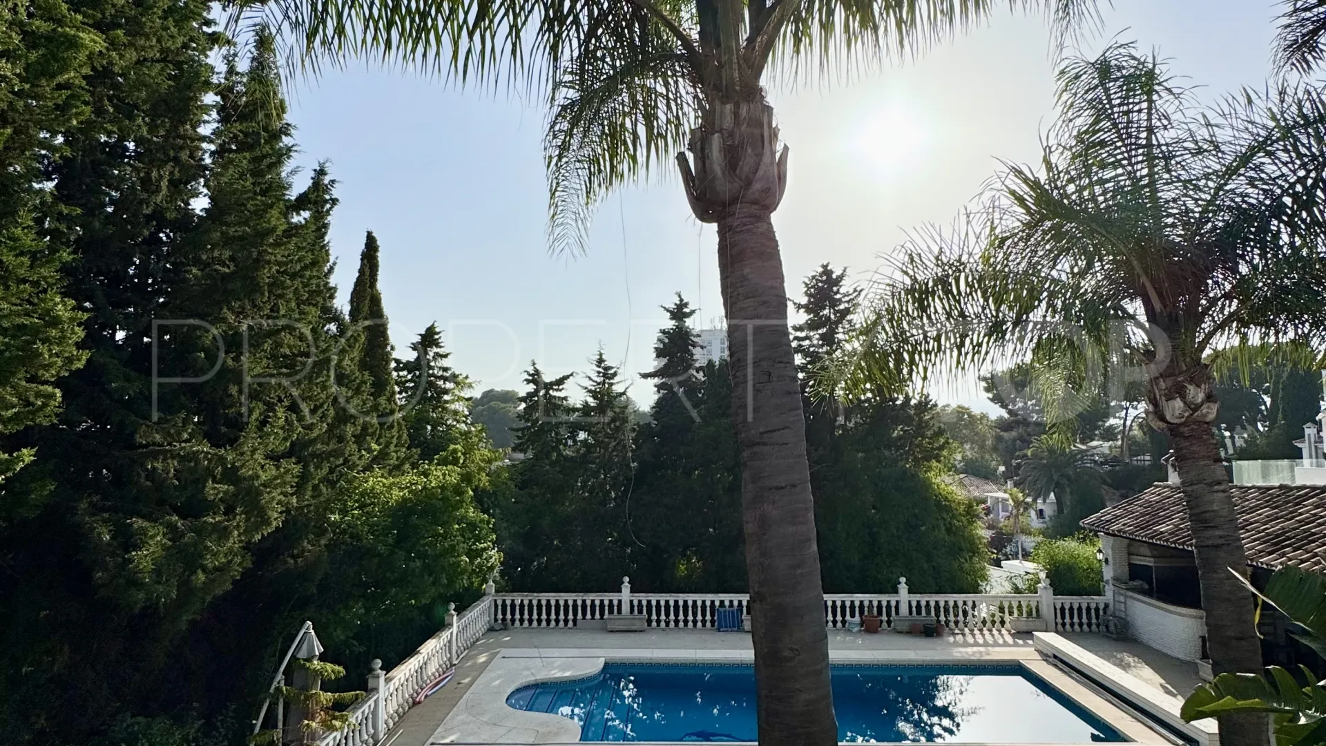 Villa for sale in Nueva Andalucia with 9 bedrooms