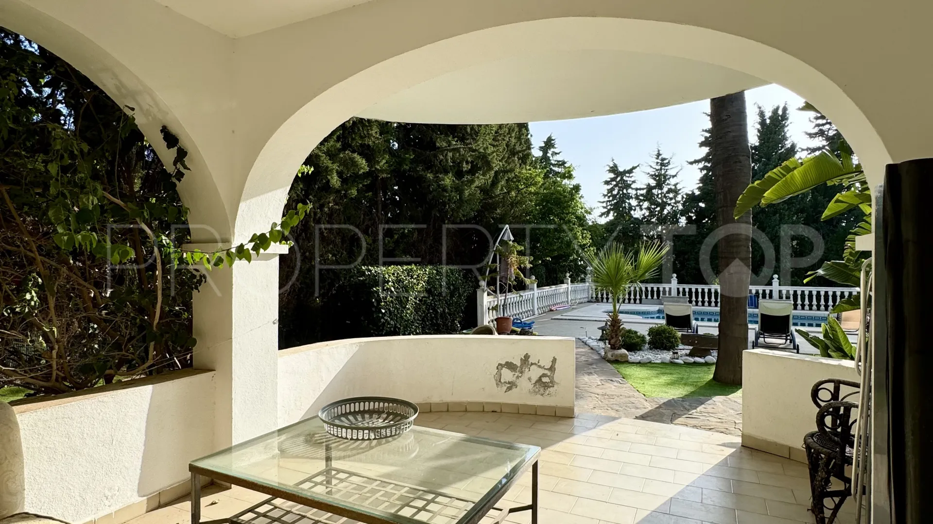Villa for sale in Nueva Andalucia with 9 bedrooms