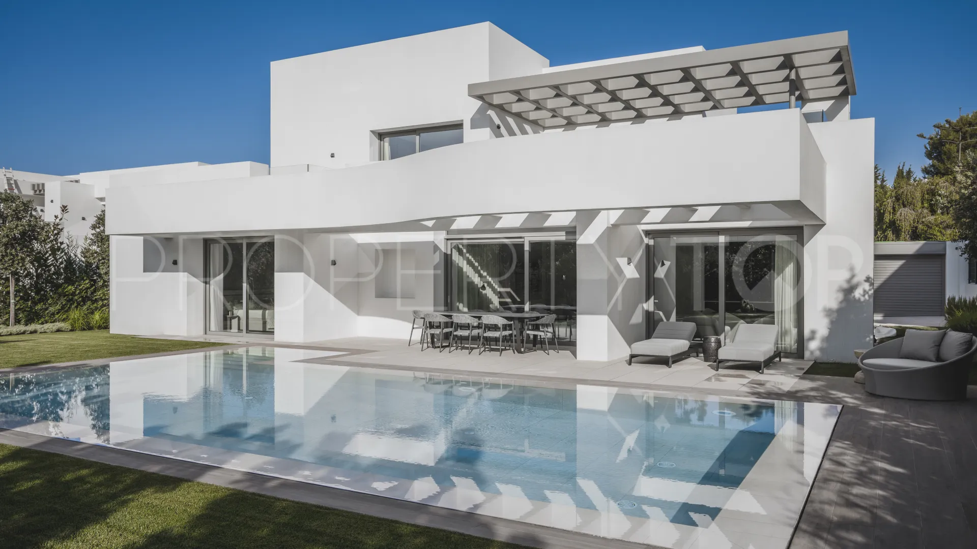 For sale villa in El Paraiso with 5 bedrooms