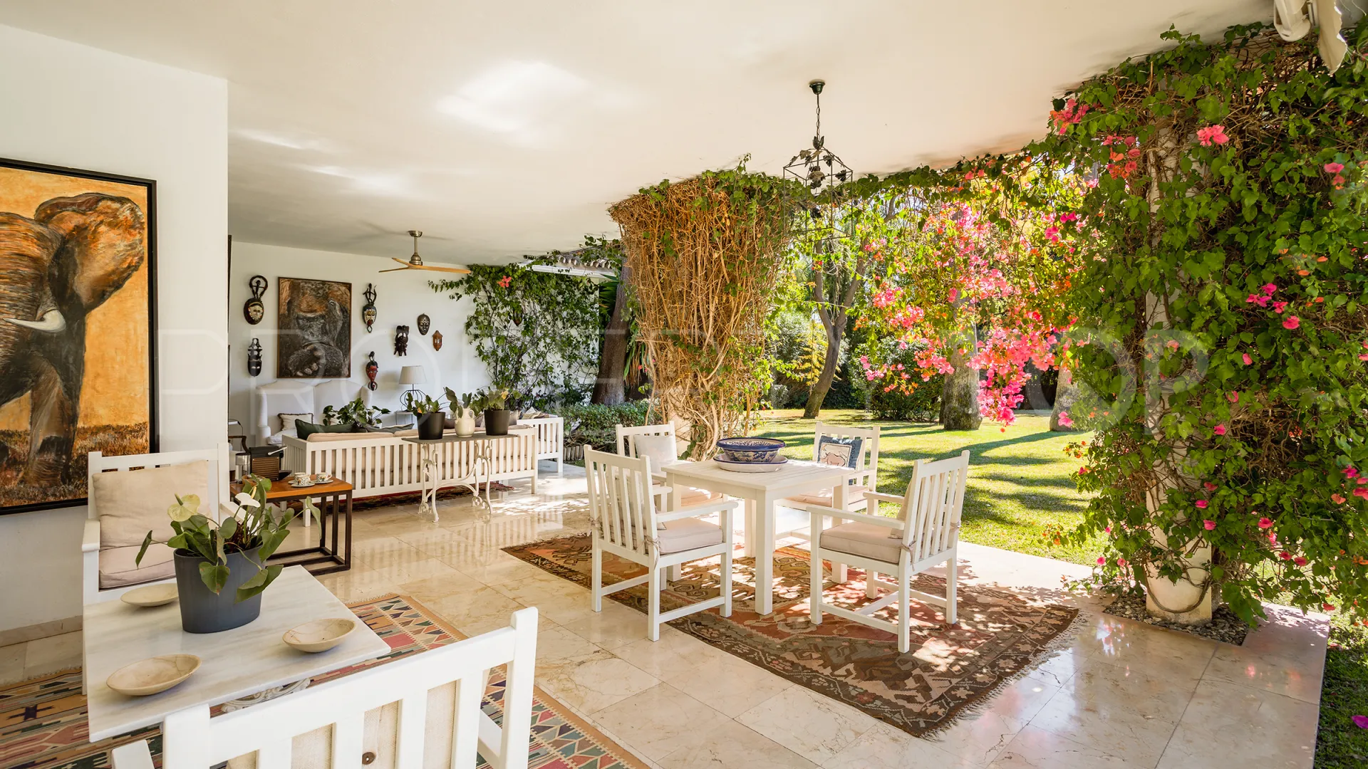 For sale villa with 6 bedrooms in Guadalmina Baja
